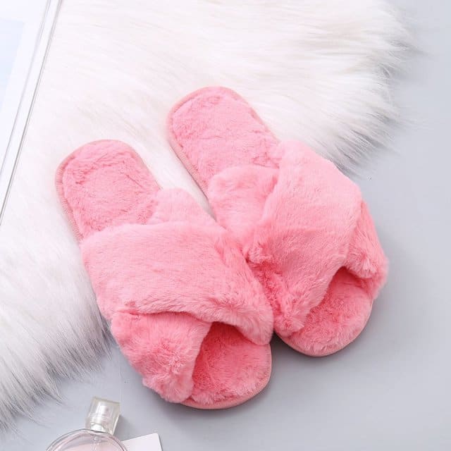 Cozy Faux Fur Indoor Slippers - Pink / 7.5-8.5