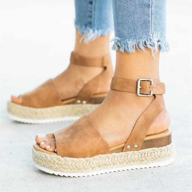 Women’s Faux Leather Platform Sandals - Auburn / 9